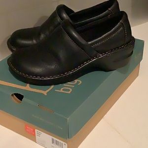 Misses/ladies leather box clogs. Like new